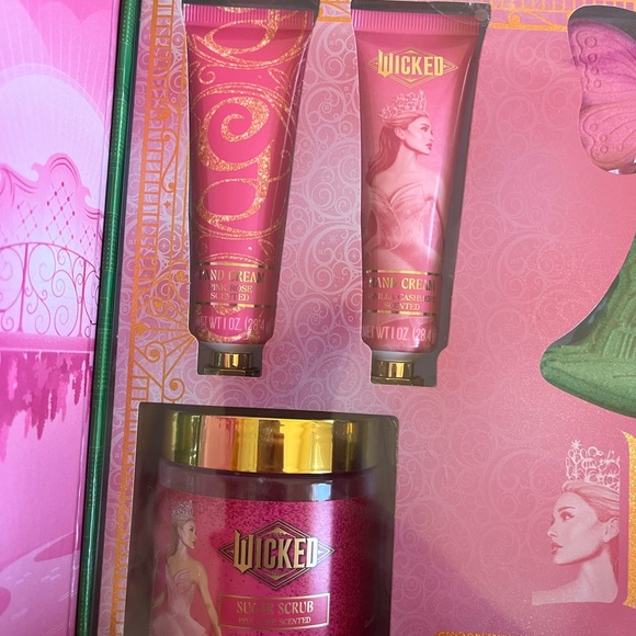 Wicked Luxury Bath Collection 8 Piece Set - Picture 5 of 5